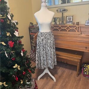 Leota Black and White A-Line Skirt with pockets!